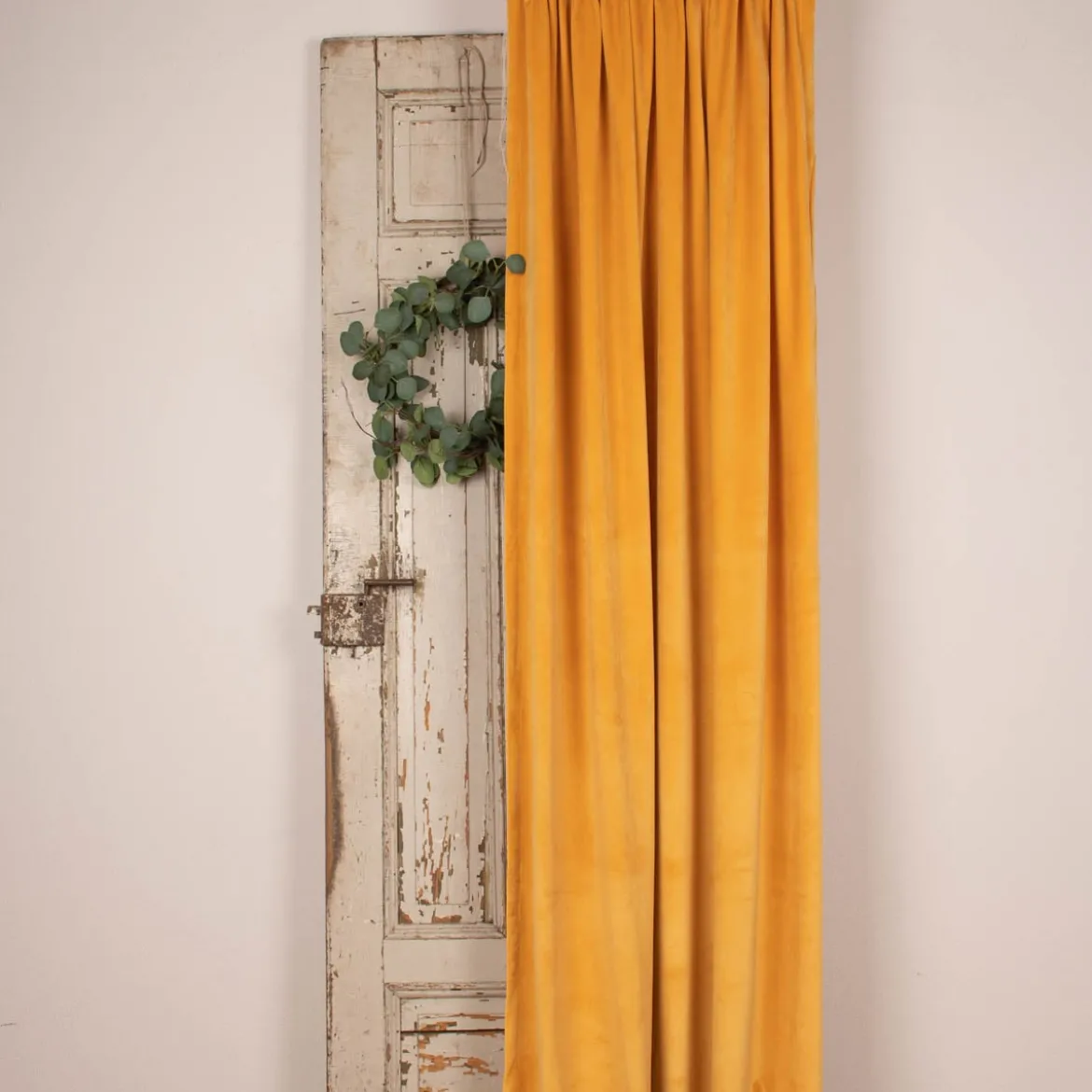 Fertiggardine Velia Samt mit verdeckten Schlaufen einfarbig senf gelb 140x245cm