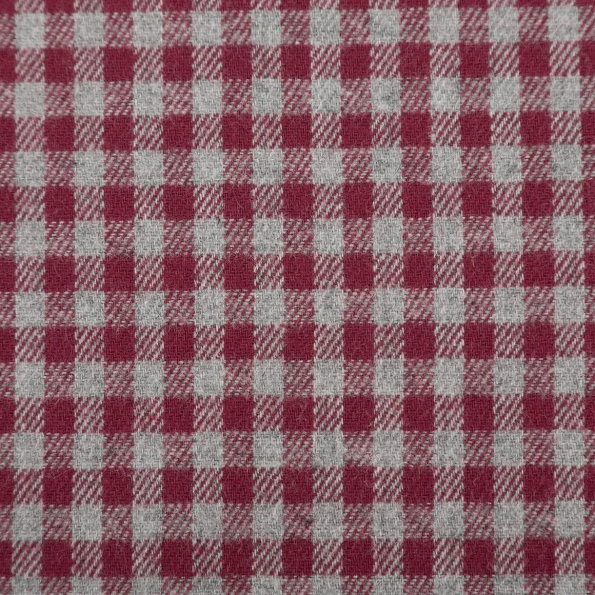 Flanell Stoff aus Baumwolle garngefärbt Mini-Karo rot 1,44m Breite