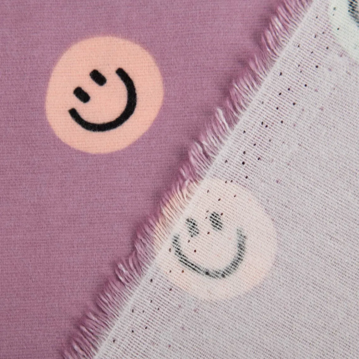 Flanellstoff aus Baumwolle Lachgesichter violett pastell 1,43m Breite