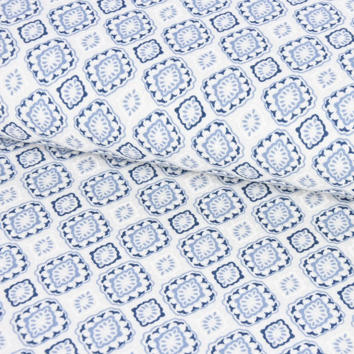 Gardinenstoff Dekostoff Landhausstoff Ornamente weiß blau 1,60m Breite