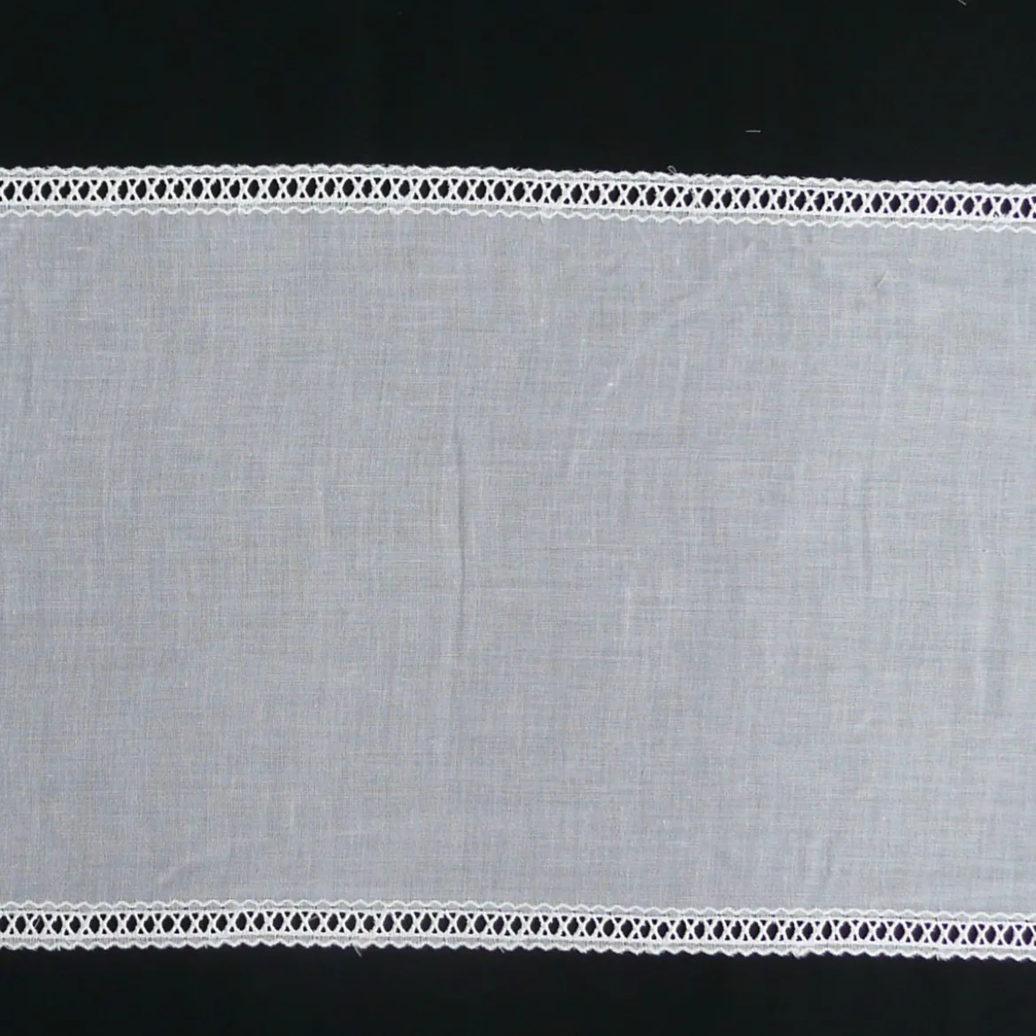 Gardinenstoff Flächenpaneele Tischband weiß mit Stickerei Breite: 28cm