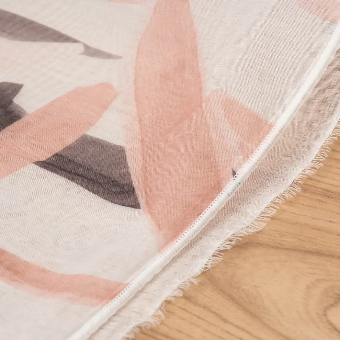 Gardinenstoff Gardinenstores Blätterzweige raumhoch halbtransparent weiß rosa grau 300cm