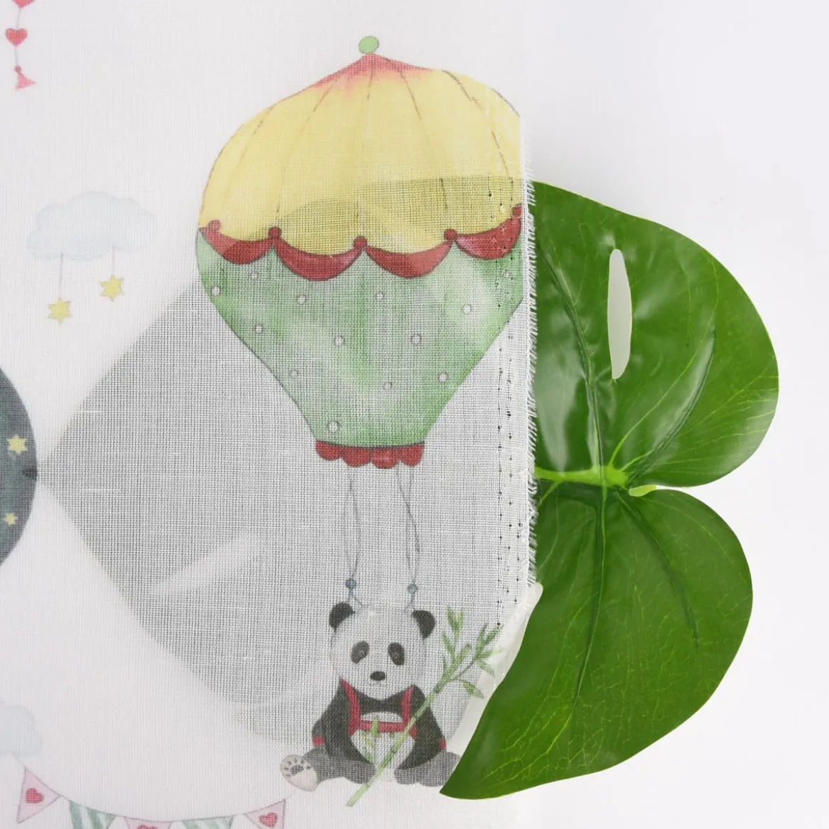 Gardinenstoff Kinderzimmerstoff Leinenoptik halb-transparent Lamarama Lamas, Pandas, Heißluftballons 160cm Breite