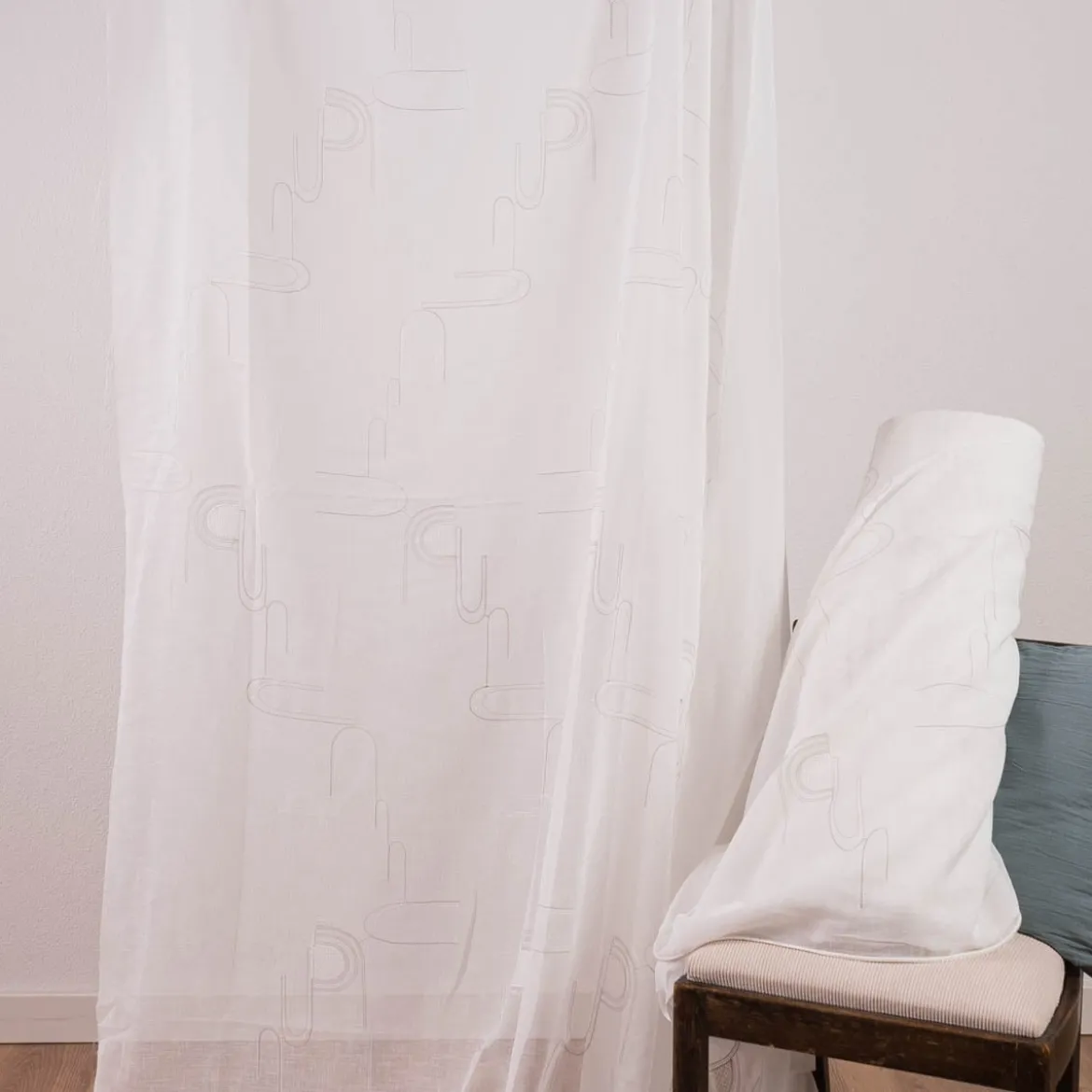 Gardinenstoff Leinenstruktur Stickerei Art Decó wollweiß grau 280cm Breite