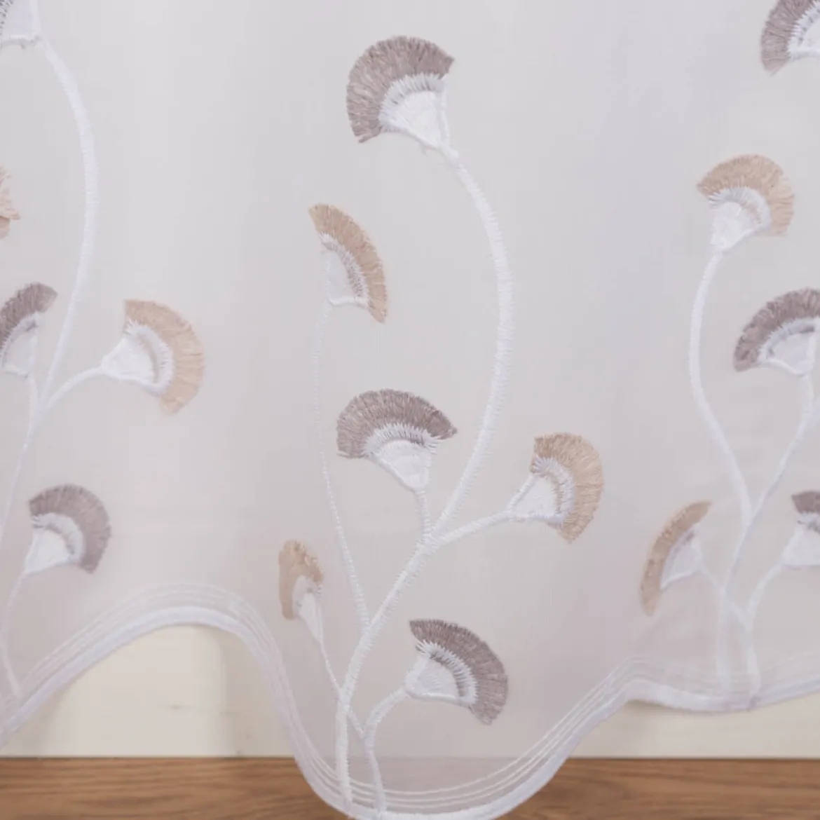 Gardinenstoff Voile Stickerei Fransen Blumen Bogenkante weiß grau beige 280cm Breite