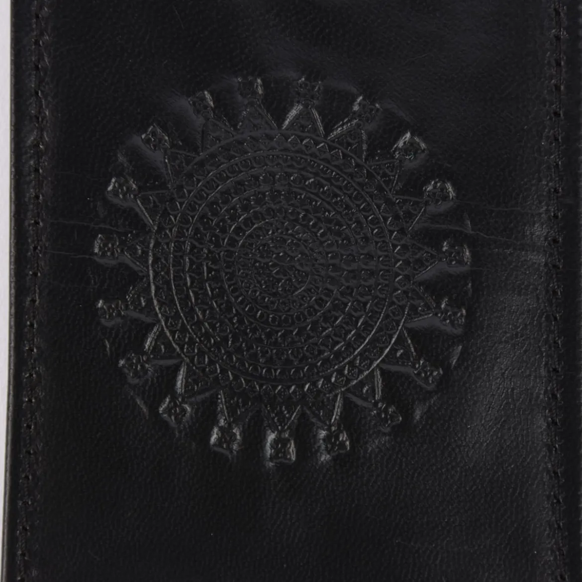 Gepäckanhänger mit Mandalaprägung Leder schwarz 11,5x8cm