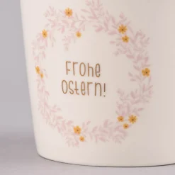 Grafik Werkstatt Goldtasse Frohe Ostern Blumenkranz weiß pastell goldfarbig 420ml
