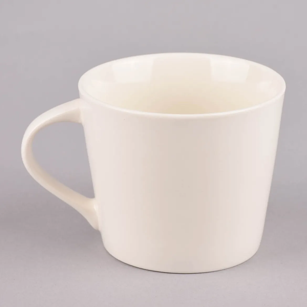 Grafik Werkstatt Goldtasse Frohe Ostern Blumenkranz weiß pastell goldfarbig 420ml