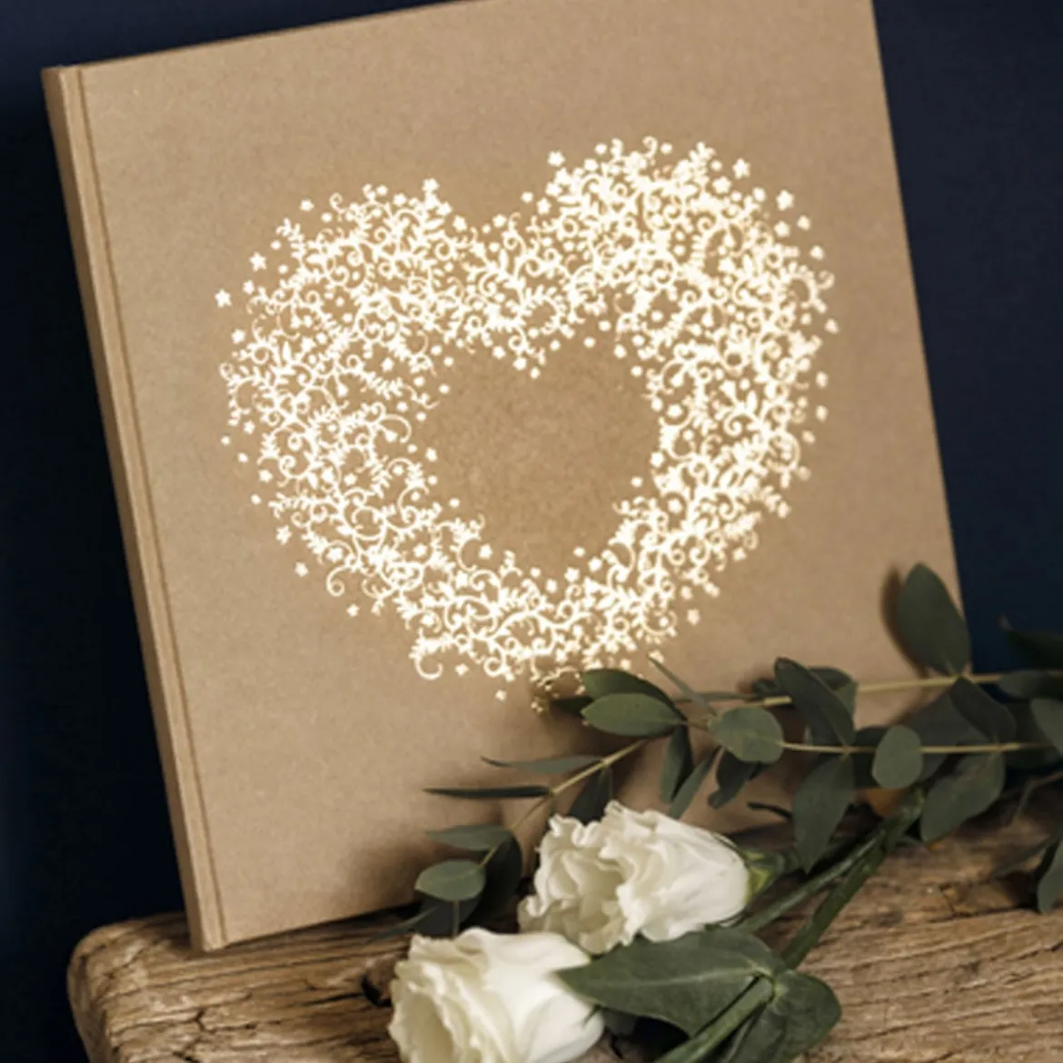 Gästebuch Blumenherz blanko Papier braun goldfarbig 22 Seiten 20,5x20,5cm