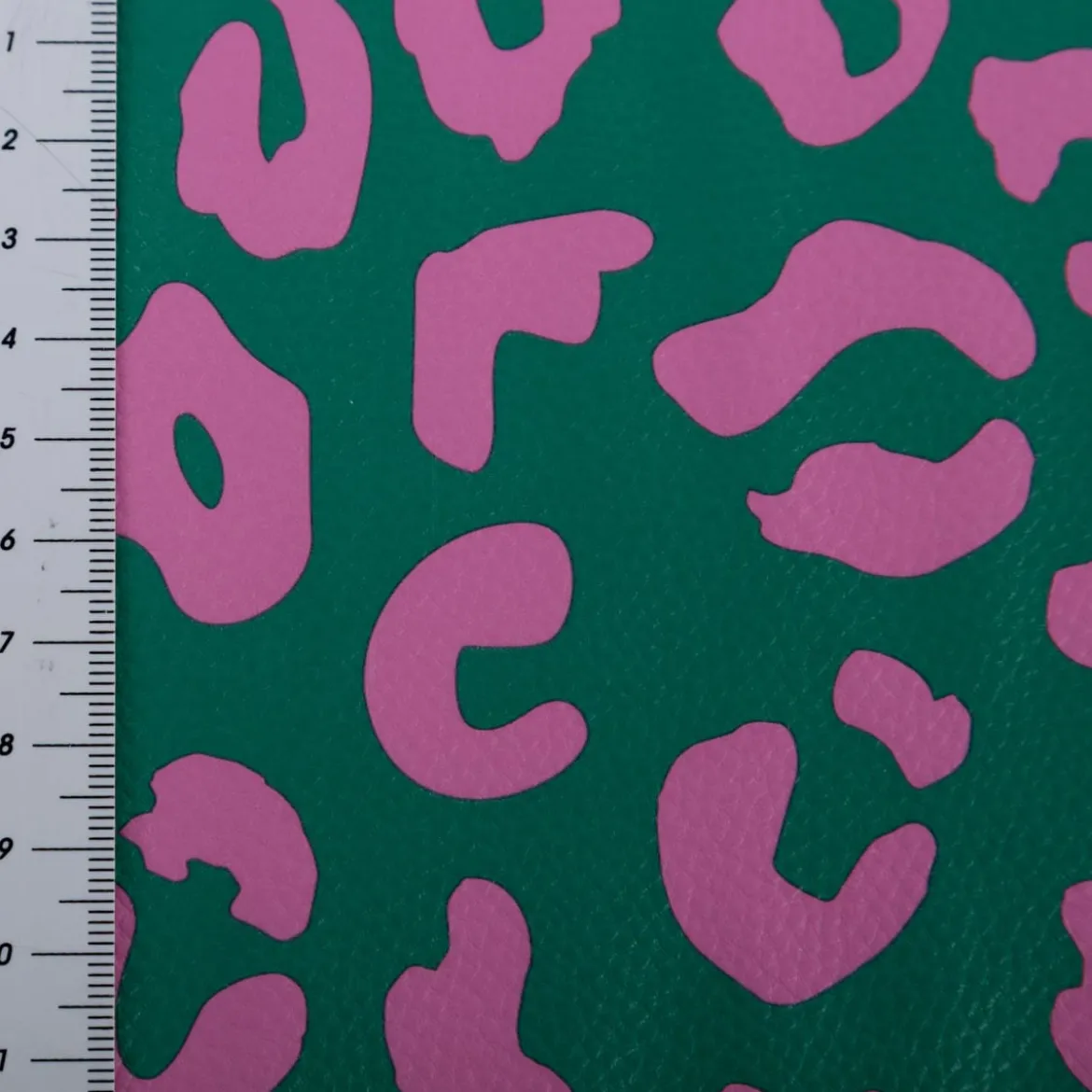 Happy Leo Kunstleder Leo Grün Pink von Cherry Picking by Swafing