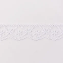 Häkelband auf Tüll Blumen weiß Breite: 2,5cm