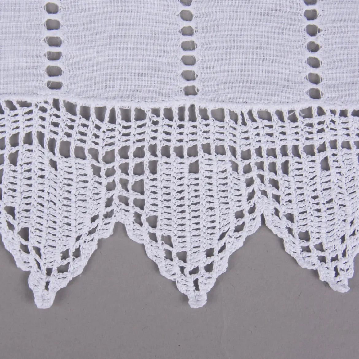 Häkelspitze Häkelgardine Panneaux Herzchen Meterware mit Schlaufen weiß 25cm Höhe