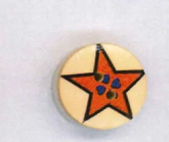 Holzknopf Maschinen waschbar rund 20mm Stern mit Herzen orange