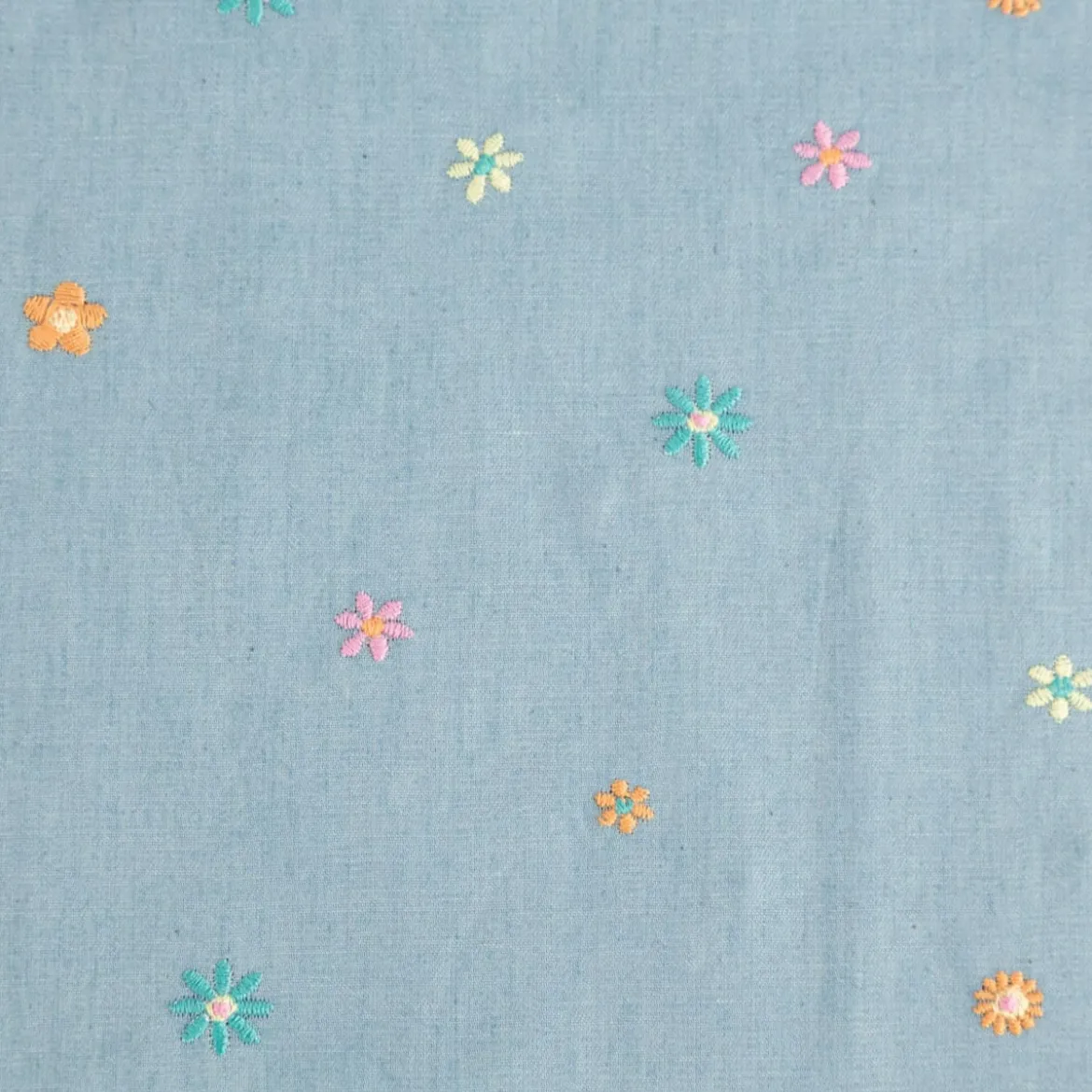 Jeansstoff Chambray garngefärbt bestickt Blüten hellblau bunt 1,30m Breite