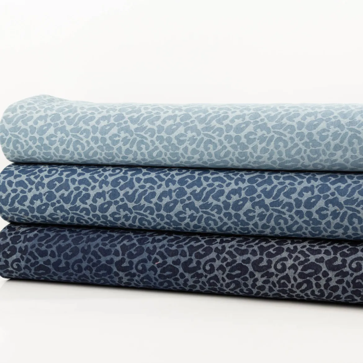 Jeansstoff Jacquard Leo Leomuster hellblau jeansblau 1,5m Breite