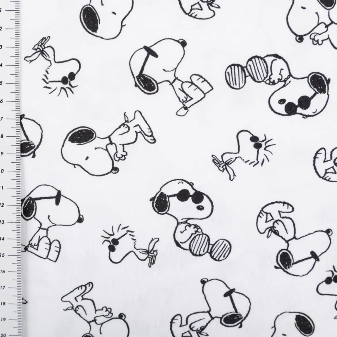 Jersey Stoff Peanuts Snoopy weiß Baumwolljersey 200g/qm 152cm Breite