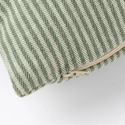 Kissenhülle aus Dobbystoff mit schmalen Streifen grün beige in versch. Größen von SCHÖNER LEBEN.