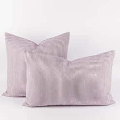 Kissenhülle aus Dobbystoff mit schmalen Streifen lila beige in versch. Größen von SCHÖNER LEBEN.