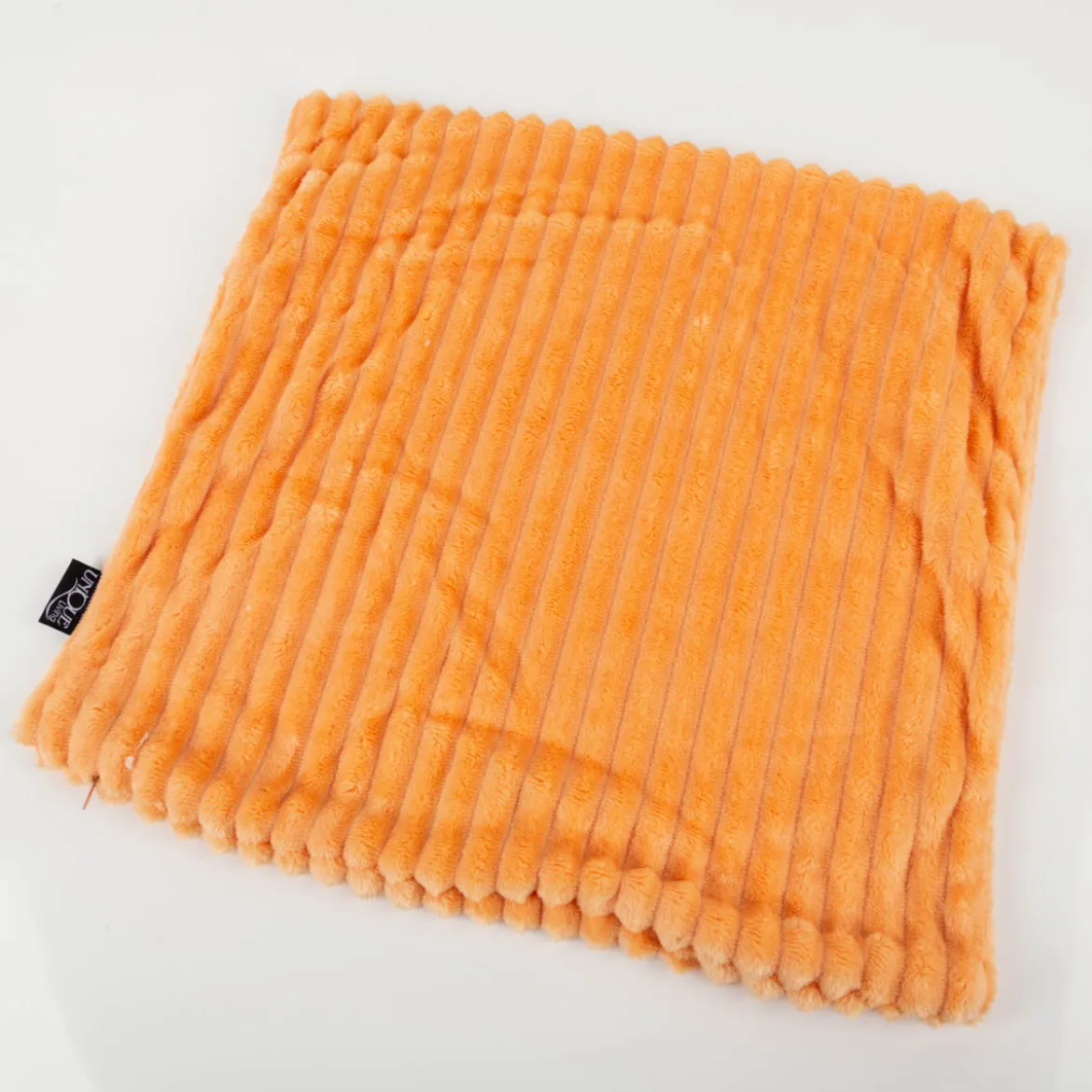 Kissenhülle aus Plüsch in Cordoptik Streifen Apricot 45x45cm