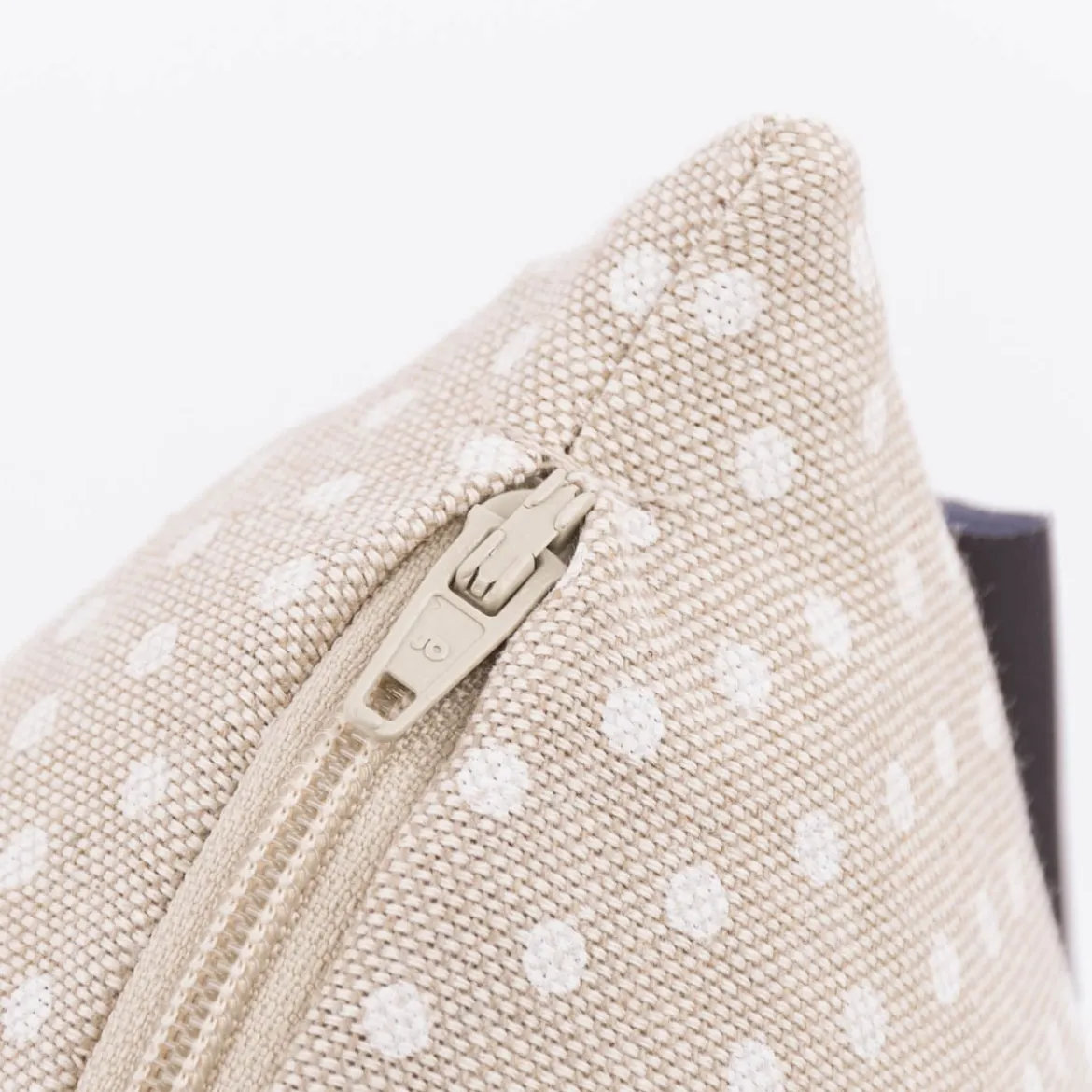 Kissenhülle Basic Dot Pünktchen Leinenlook natur weiß in versch. Größen von SCHÖNER LEBEN.