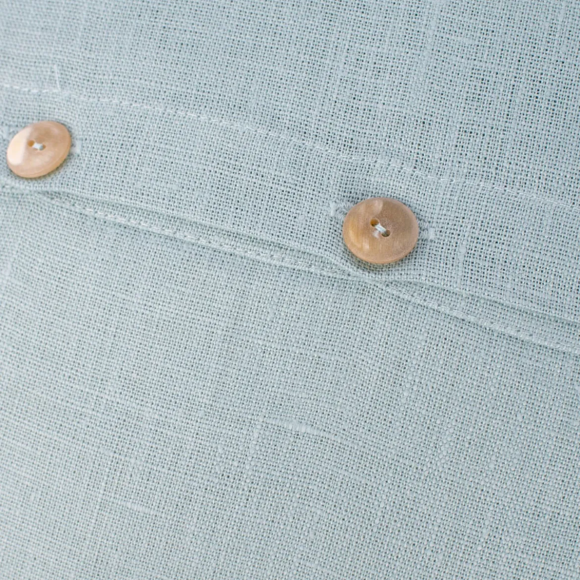 Kissenhülle Erik mit Knopfleiste aus 100 % Leinen 47x47cm eisblau