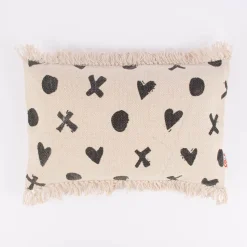 Kissenhülle Faiza mit Fransen Punkte Herzen Kreuze creme schwarz 30x50cm