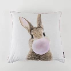 Kissenhülle Hase mit Kaugummiblase Baumwolle natur 45x45cm von Magma