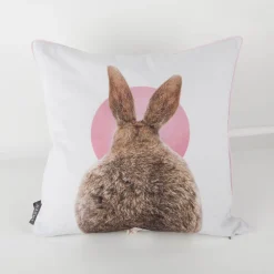 Kissenhülle Hase mit Kaugummiblase Baumwolle natur 45x45cm von Magma