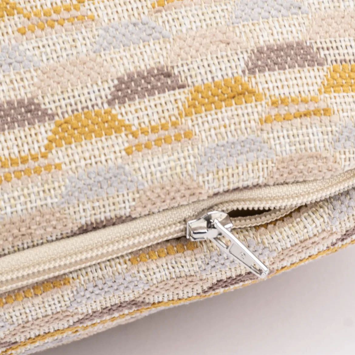 Kissenhülle Mira Hexagon beige gelb in versch. Größen von SCHÖNER LEBEN.