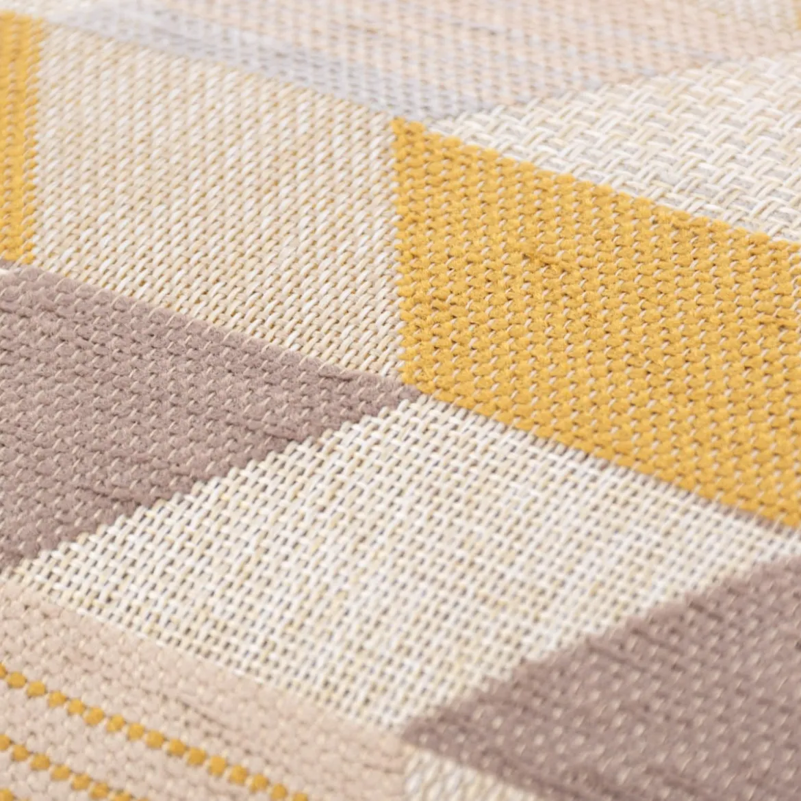 Kissenhülle Mira Rechtecke schräg beige braun gelb in versch. Größen oder Wunschmaß von SCHÖNER LEBEN.