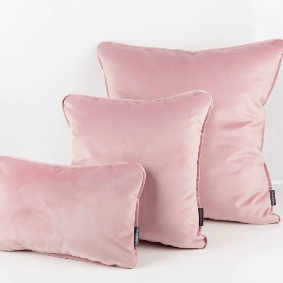 Kissenhülle Samt LeVelvet mit Kederumrandung rosa 30x50cm von SCHÖNER LEBEN.