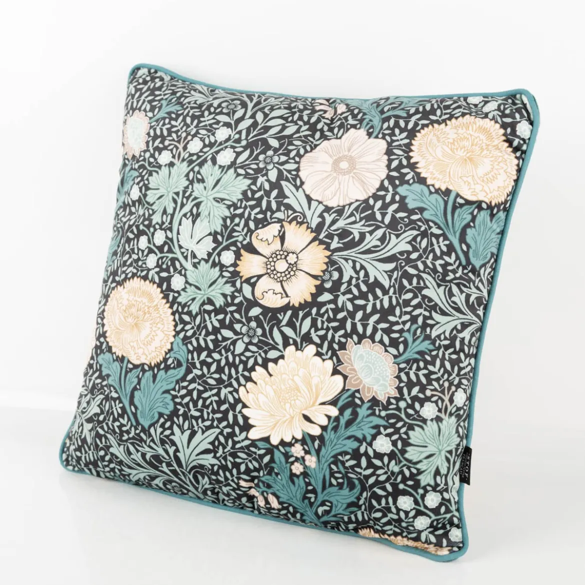 Kissen Madeleine aus Samt mit Kederumrandung Blumen schwarz türkisgrün 45x45cm