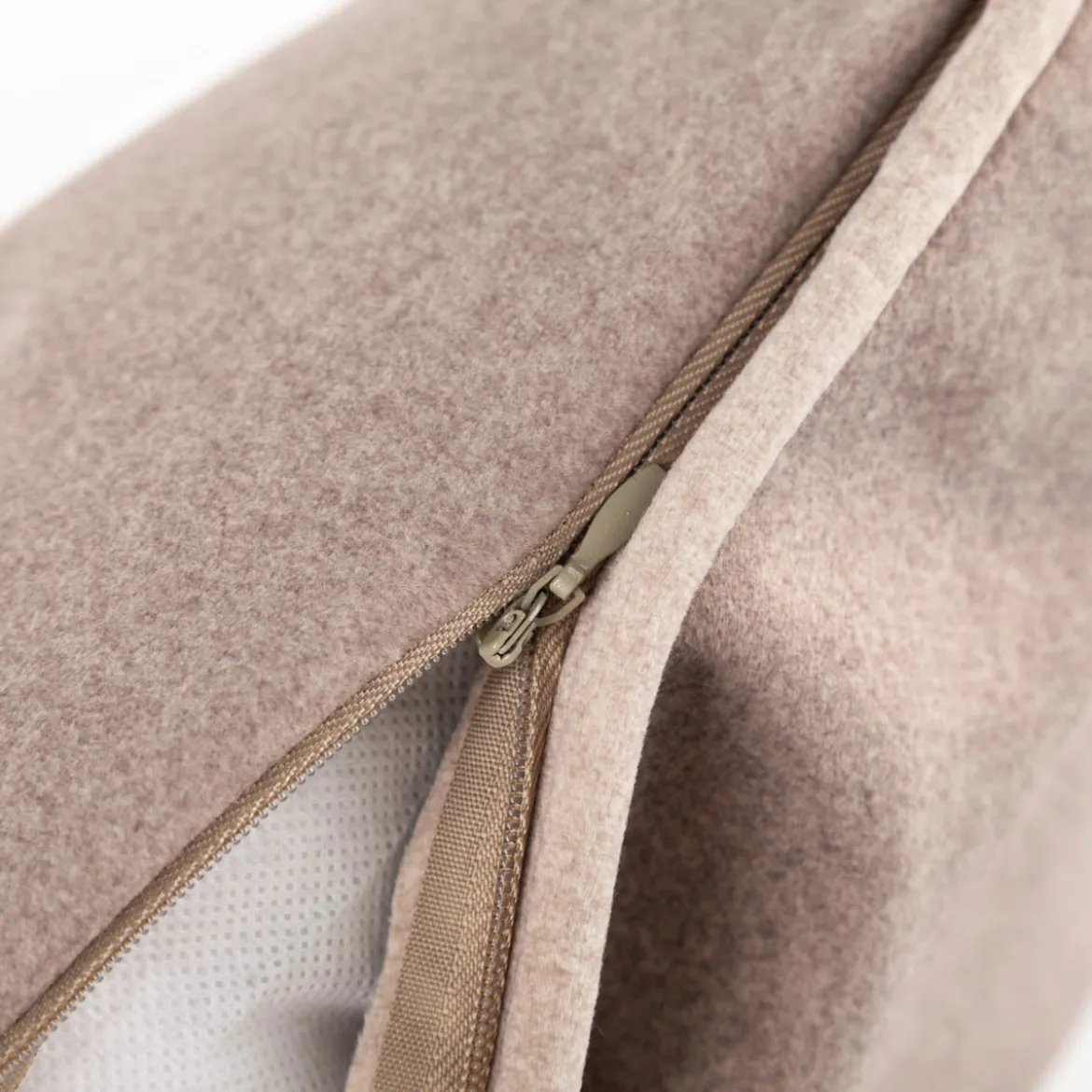Kissen Morey Filzoptik mit Kederumrandung taupe 50x50cm