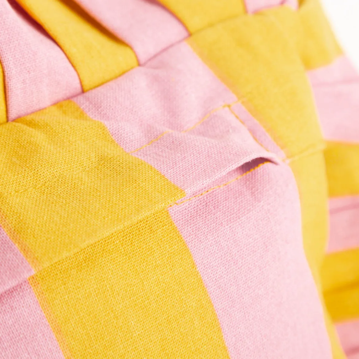 Kissen Summer Stripes mit Rüschenrand gelb rosa 45x45cm