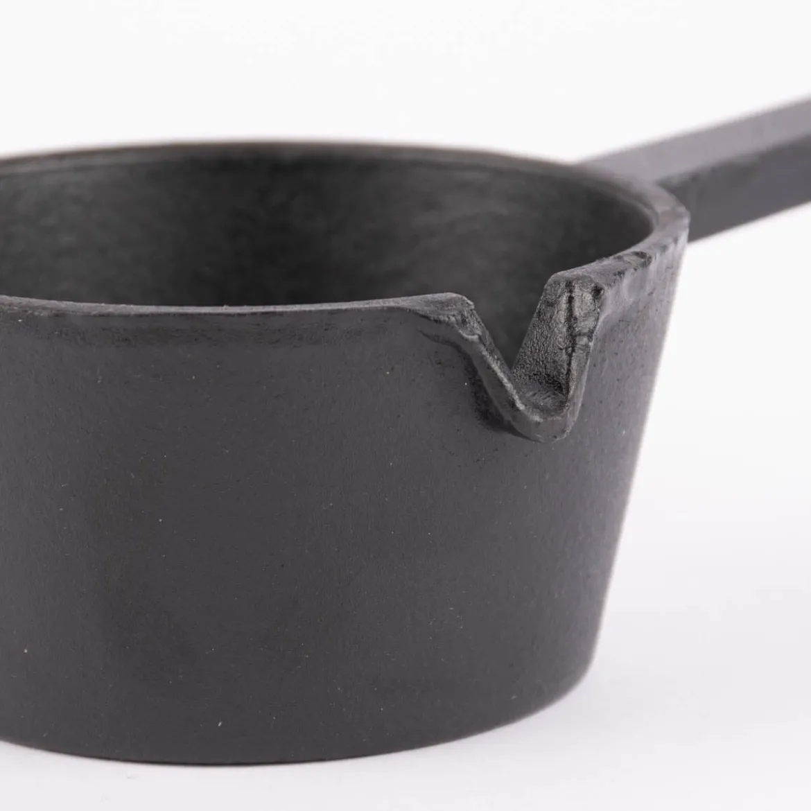 Kleiner Kochtopf Gusseisen mit Griff schwarz 10x17cm