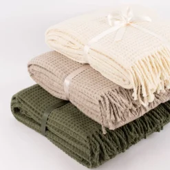 Kuscheldecke mit Waffelstruktur und Fransen creme 150x200cm