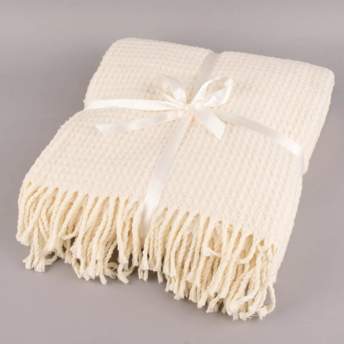 Kuscheldecke mit Waffelstruktur und Fransen creme 150x200cm
