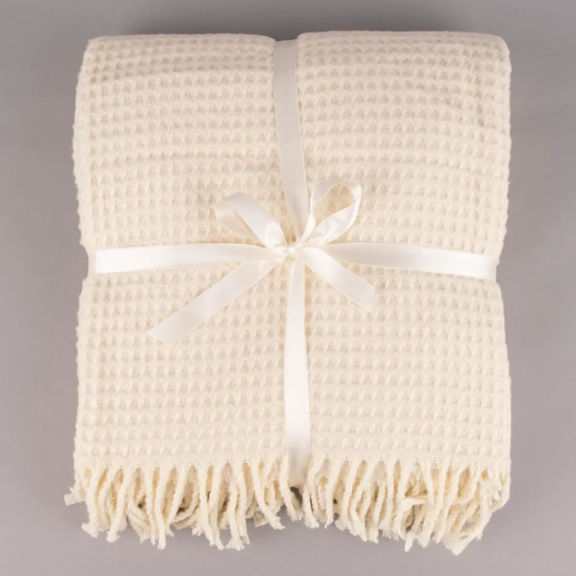 Kuscheldecke mit Waffelstruktur und Fransen creme 150x200cm
