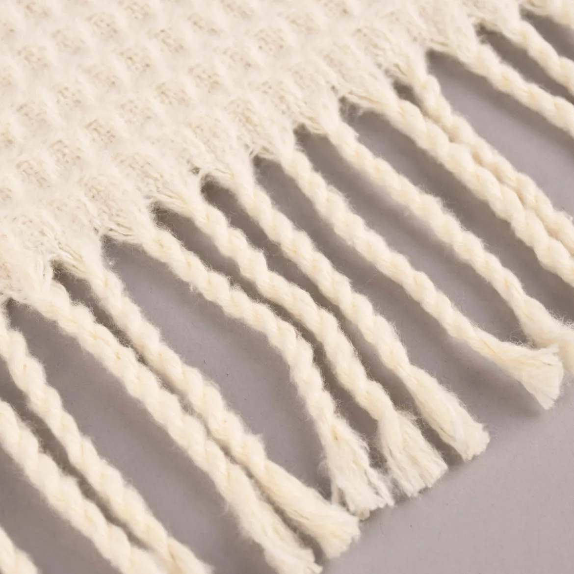 Kuscheldecke mit Waffelstruktur und Fransen creme 150x200cm