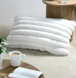 Kuschelkissen XL aus Plüschfell Streifen weiß 50x80cm