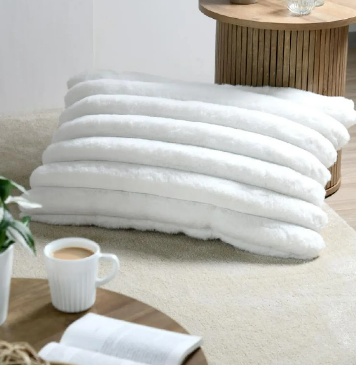 Kuschelkissen XL aus Plüschfell Streifen weiß 50x80cm