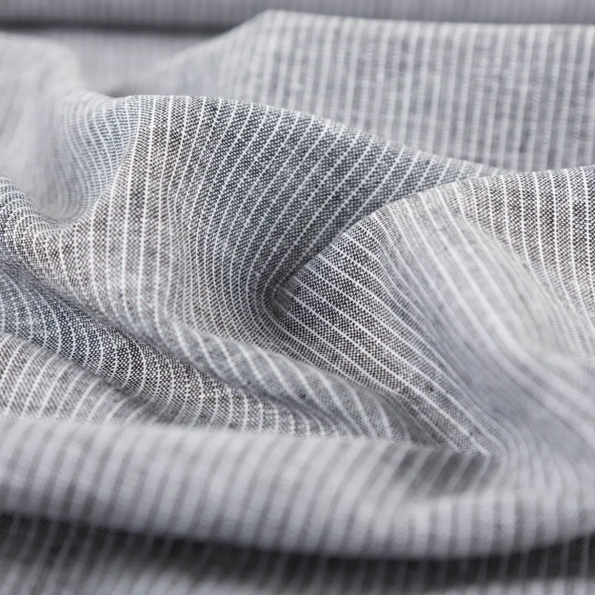 Leinen-Baumwollstoff Chambray Nadelstreifen meliert schwarz 1,38m Breite