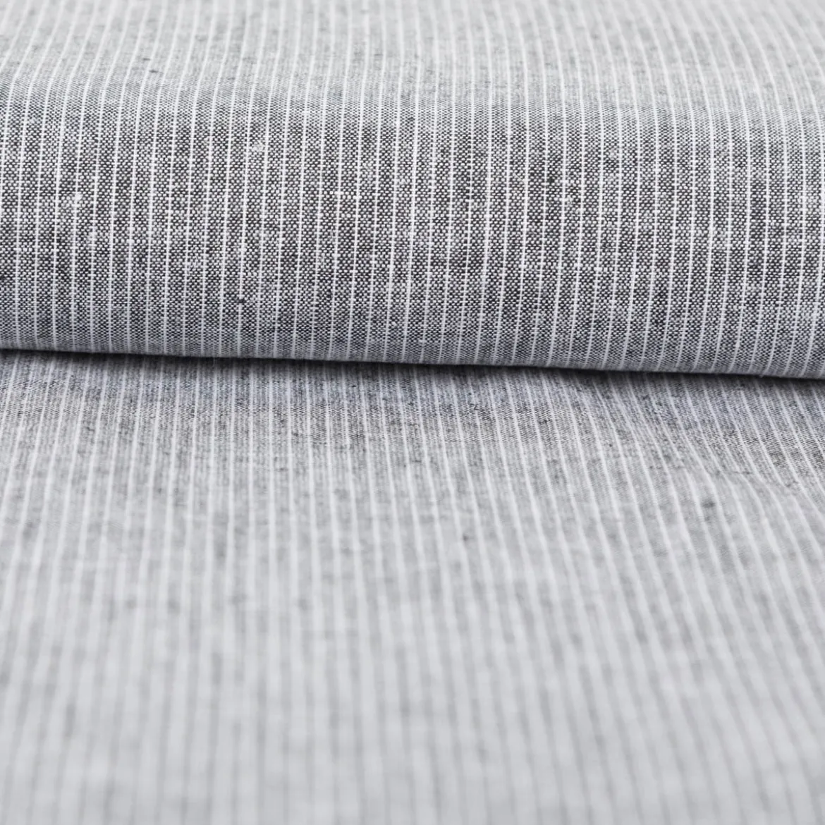 Leinen-Baumwollstoff Chambray Nadelstreifen meliert schwarz 1,38m Breite