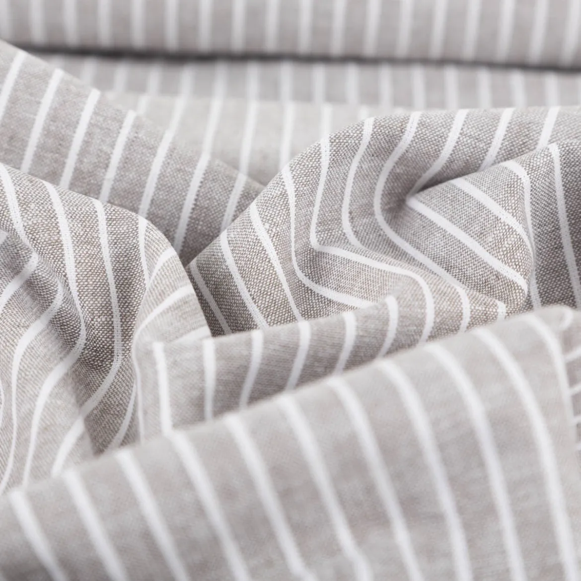 Leinen-Baumwollstoff Chambray Streifen meliert khaki-grün 1,38m Breite