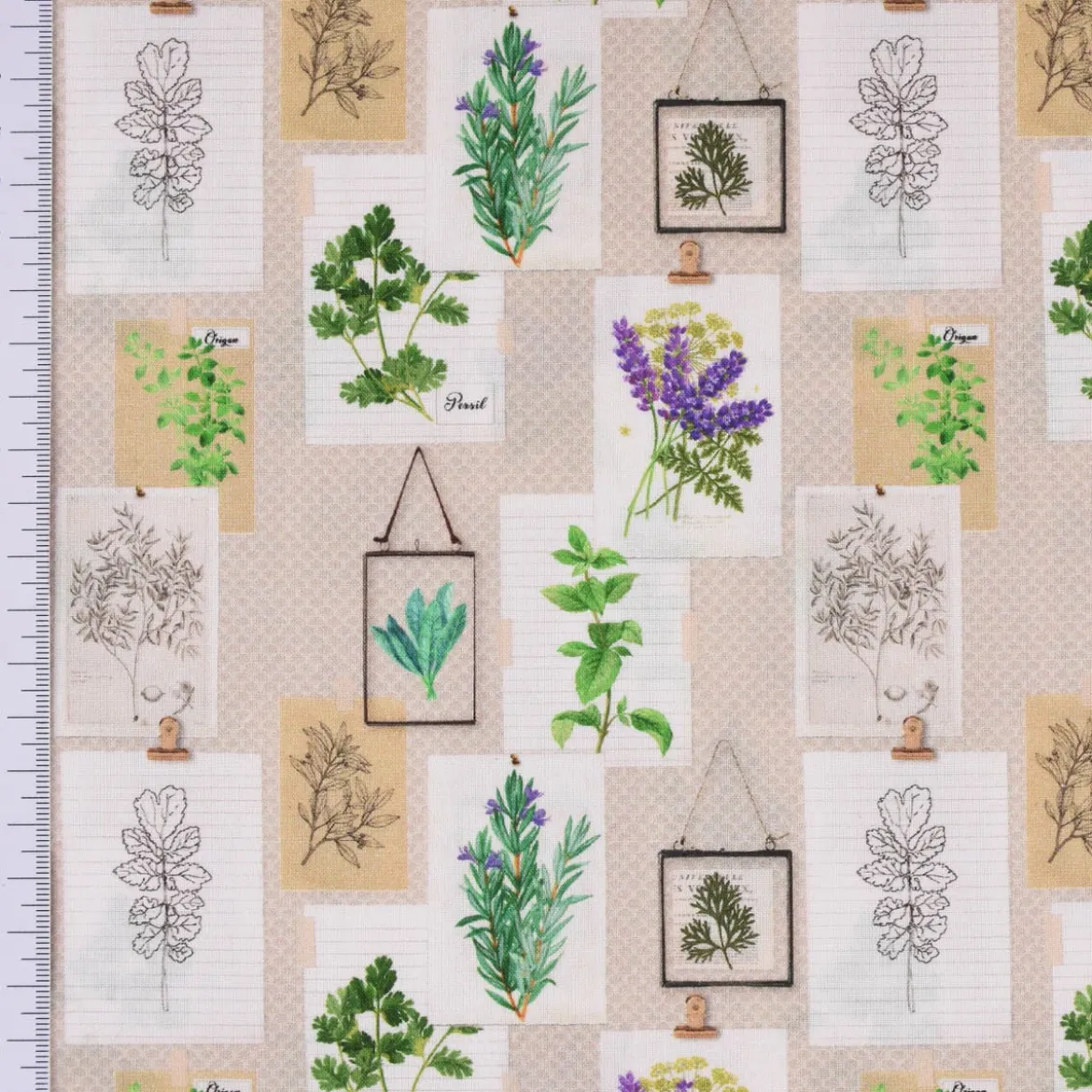 LeQuilt Patchworkstoff Baumwollstoff Popeline Kräuter Pflanzen Bilderwand beige grün lila 115cm Breite
