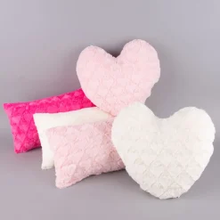 Magma Deko Kissen Fluffy Herzform mit Herzen weiß 40x35cm