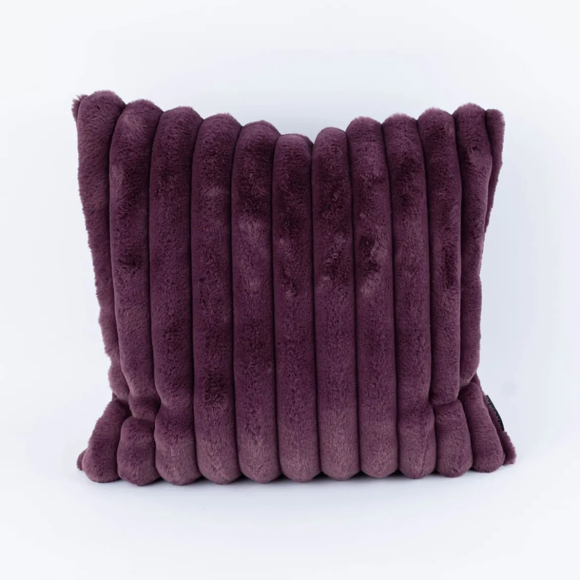 Magma Wende-Kissenhülle RAYA mit plüschiger und samtiger Seite Cordoptik violett 45x45cm