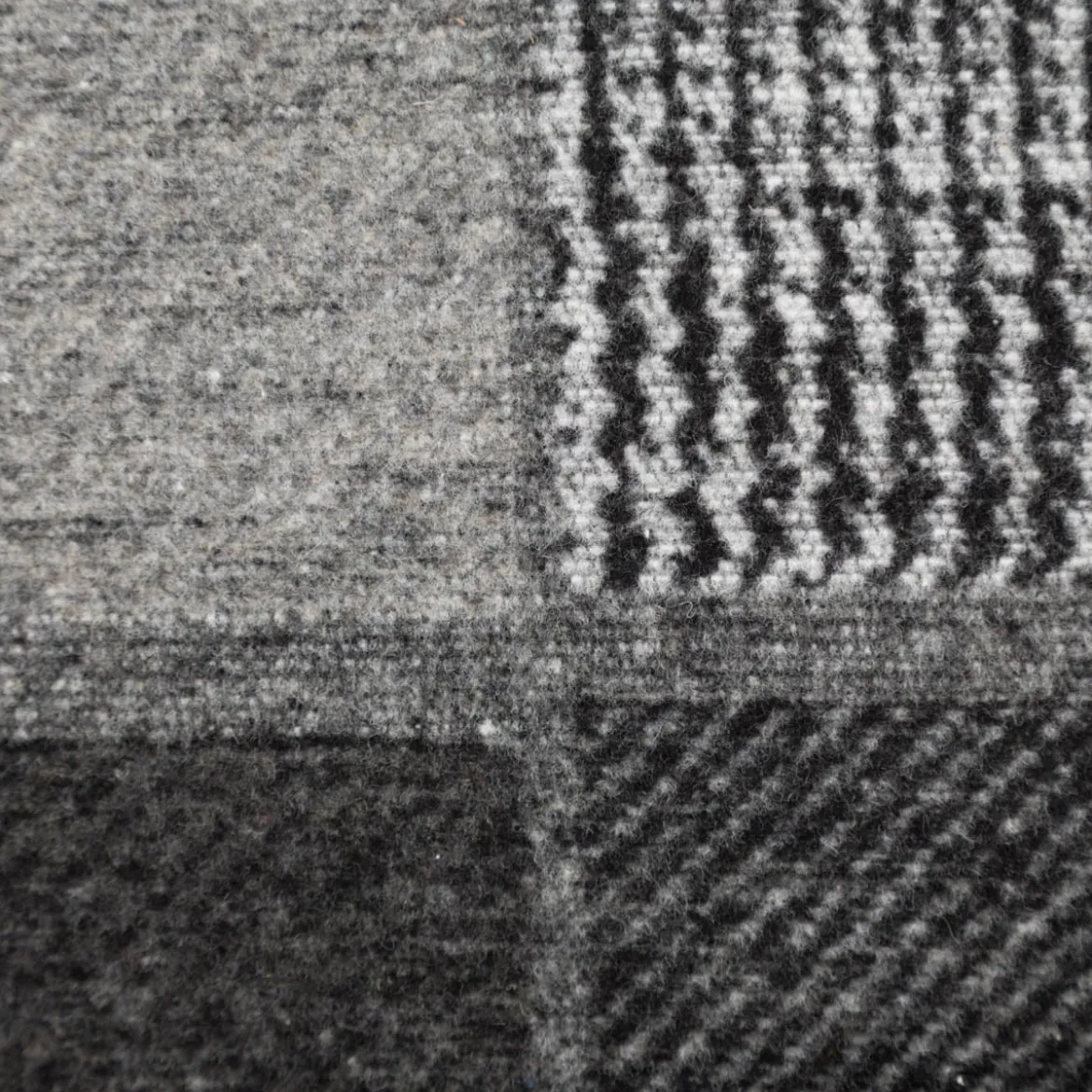 Mantelstoff Jacquard gebürstet Patchwork Karos grau 145 cm breit