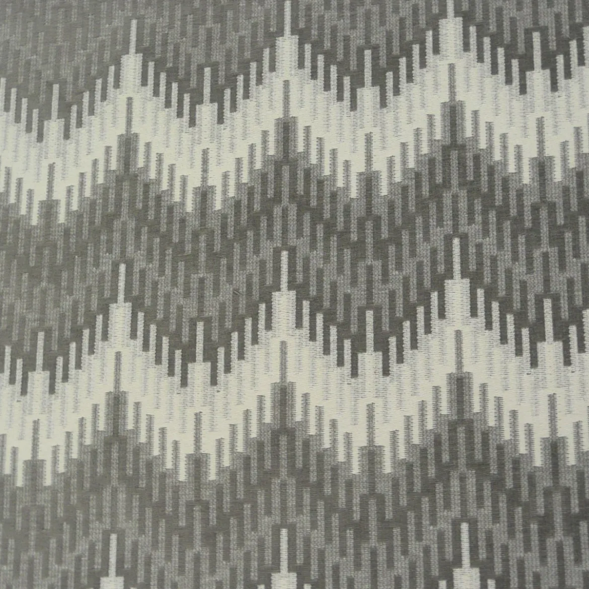 Möbelstoff Polsterstoff OLIMPIA Zickzack Chevron grau 1,40m Breite