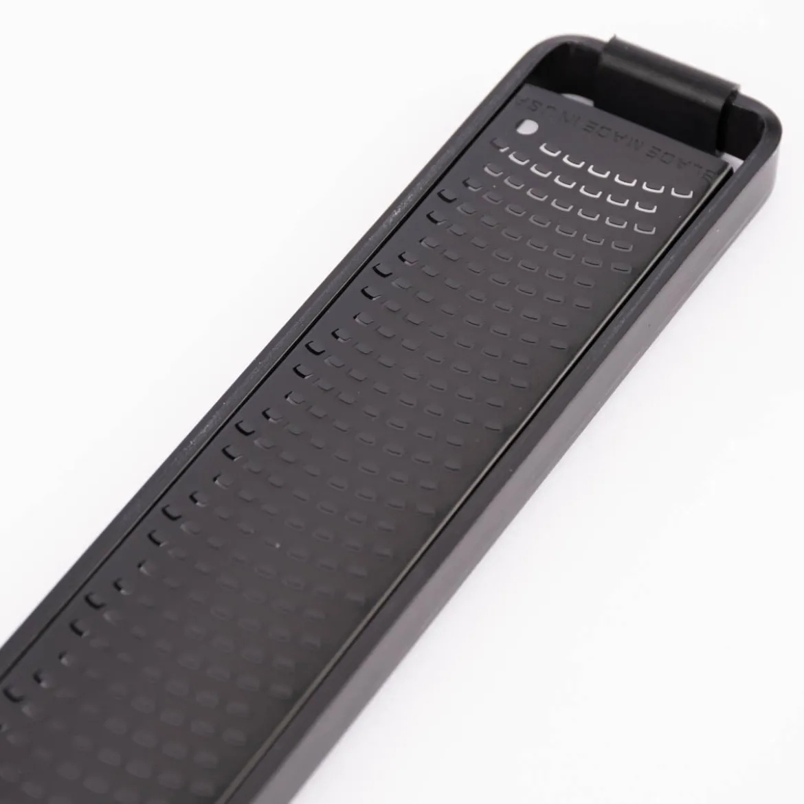 Microplane Black Sheep Serie Zester Reibe Edelstahl matt schwarz 31x4,7cm